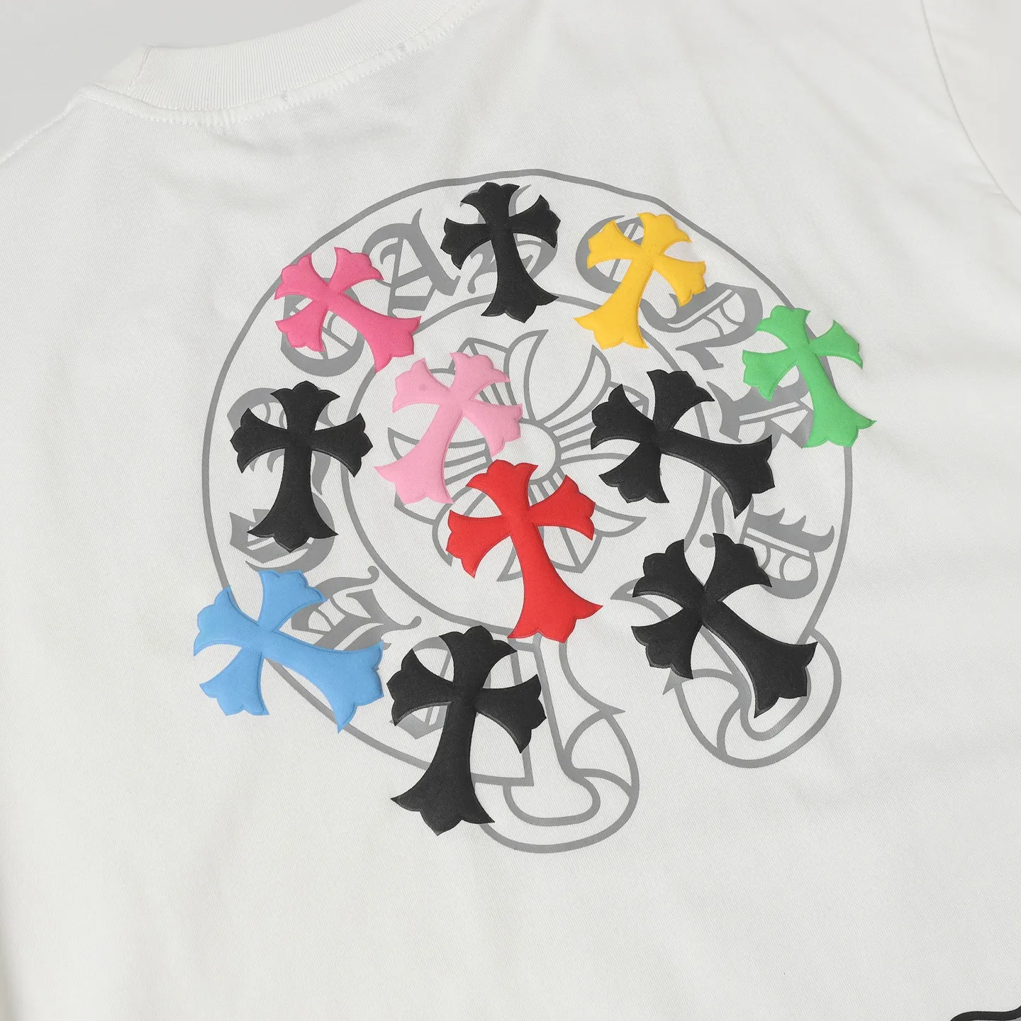 🅿️180 CHROME HEARTS/Chrome Heart CH foam printed short-sleeved T-shirt The fabric is made of 280g heavy combed cotton, customized with 32 count 1*1 threads, and washed twice for ready-to-wear. The fabric is comfortable and skin-friendly without any strange feeling. Custom-dyed fabric, with high textile density, good drape, and not easy to deform. The thick texture and tight spinning process will not affect the breathability of the fabric. The color saturation is very high. Imported digital direct-injection printing technology. A versatile and good-looking short-sleeve. The loose version covers the flesh and makes you look slimmer. It is the same style for men and women. It has three complete standards. Color: Black-White Size: XS-L